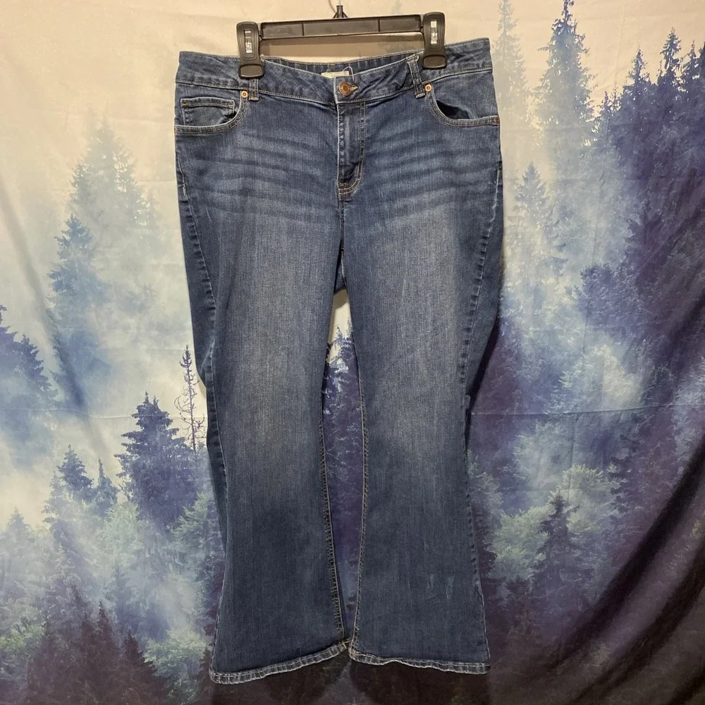 m jeans by maurices Women's Blue Denim Mid Rise Flare Jeans Stretch 5-Pocket 16W